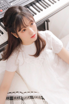 五月红唇